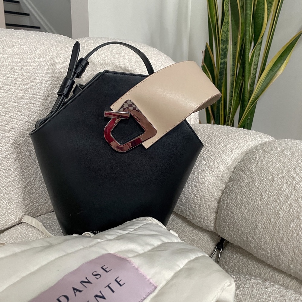 Danse Lente Two tote Johnny bucket bag - black and cream